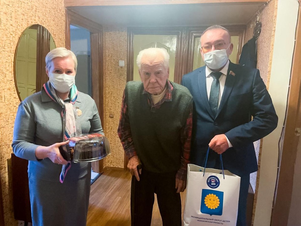 Дважды ранен, но возвращался в строй: ветеран из Истры Георгий Анохин встретил свое 103-летие