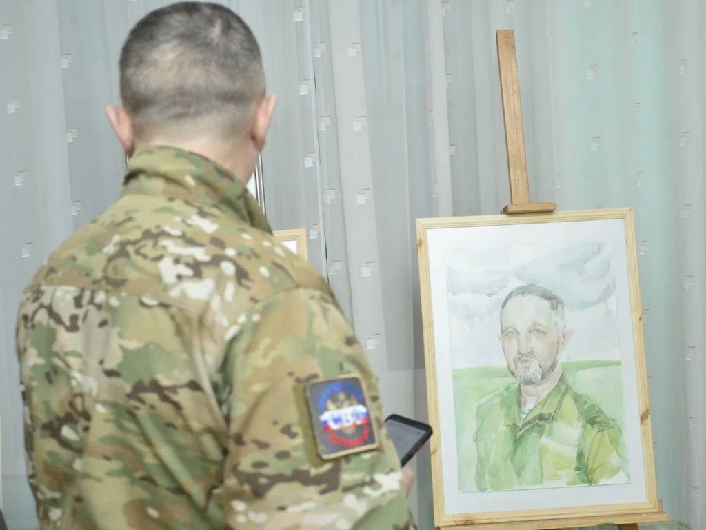 В Шатуре герои СВО получили в подарок свои портреты, написанные детьми