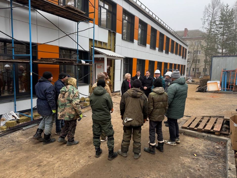 Облицовку здания детского сада на улице Ильича проводят в Чехове