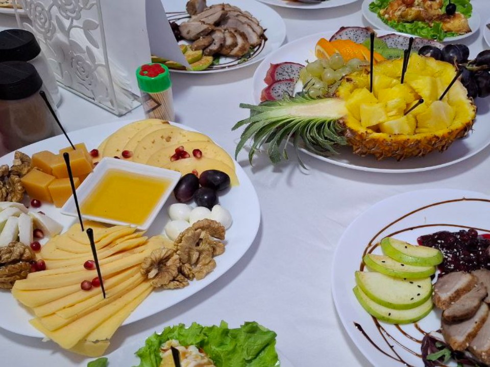 Немного классики, чуть-чуть эксперимента: хозяйки из Видного поделились топом блюд на новогодний стол