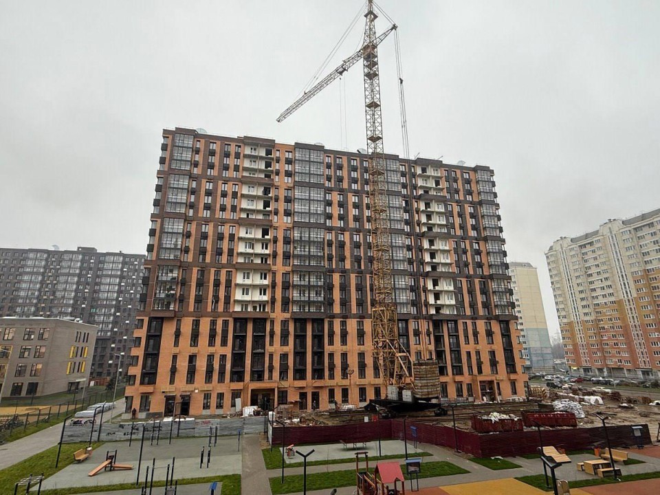 «Строим‑растим‑отделываем»: как в Балашихе одновременно возводят четыре корпуса и не путают этажи