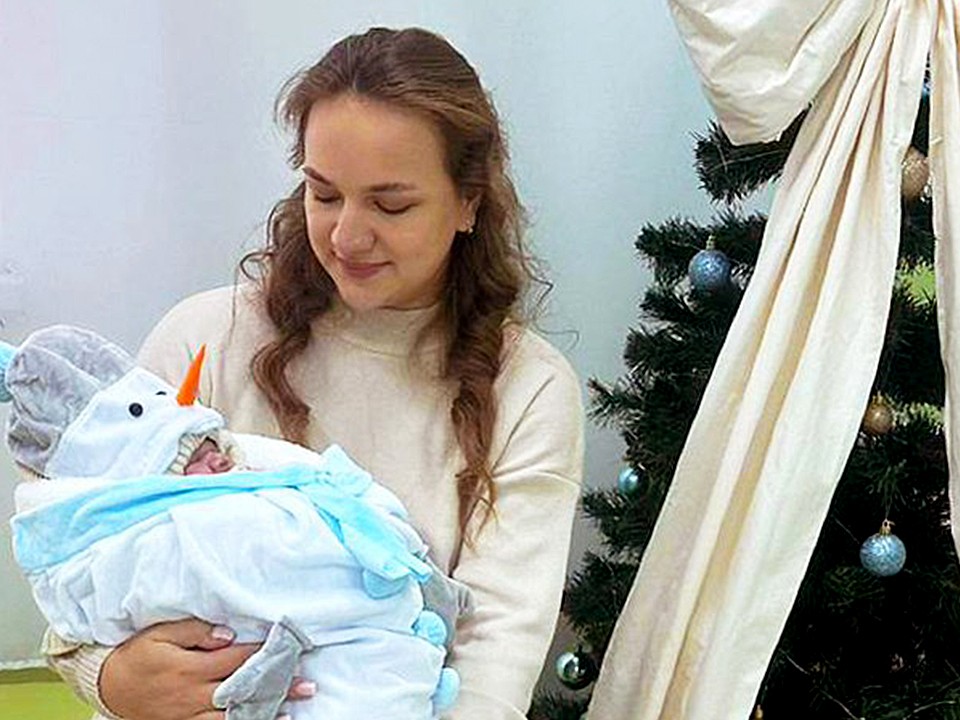 Предновогодние подарки: первых снеговичков выписали из роддома Ступина