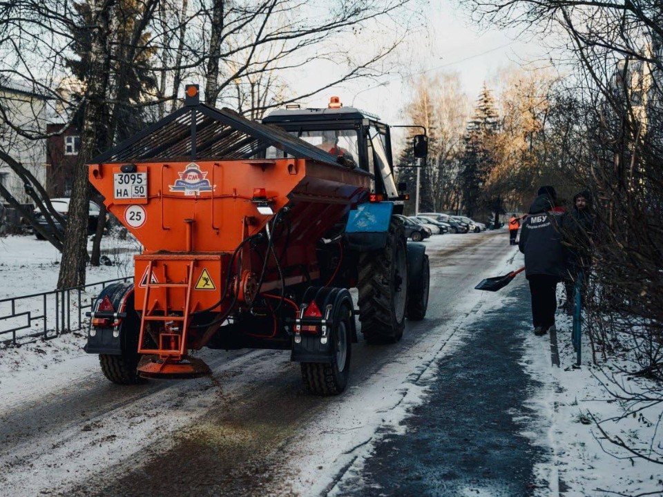Снег, гололед и резкий мороз: коммунальные службы Лосино-Петровского начали работать в усиленном режиме