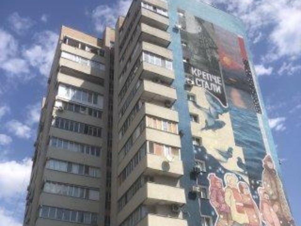 Ключи на подходе: жильцы мариупольской 14-этажки скоро вернутся в свои обновленные квартиры