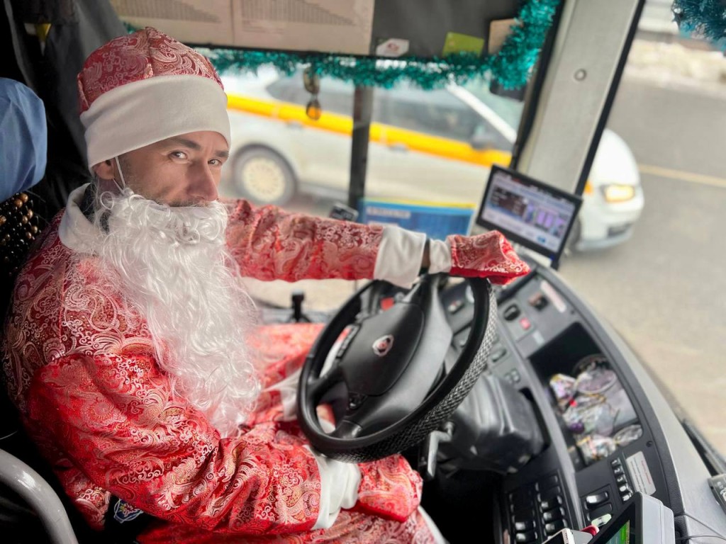 Маршрутка‑праздник: как водитель создал новогоднее настроение своим пассажирам