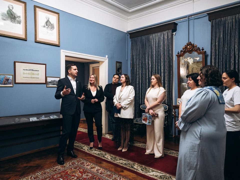 Исторические печи, музейный свет и новый дизайн получила в этом году усадьба Фряново