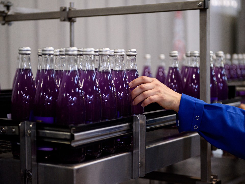 Смертельный напиток на полке: чем здоровью грозит употребление жидкости с ацетоном