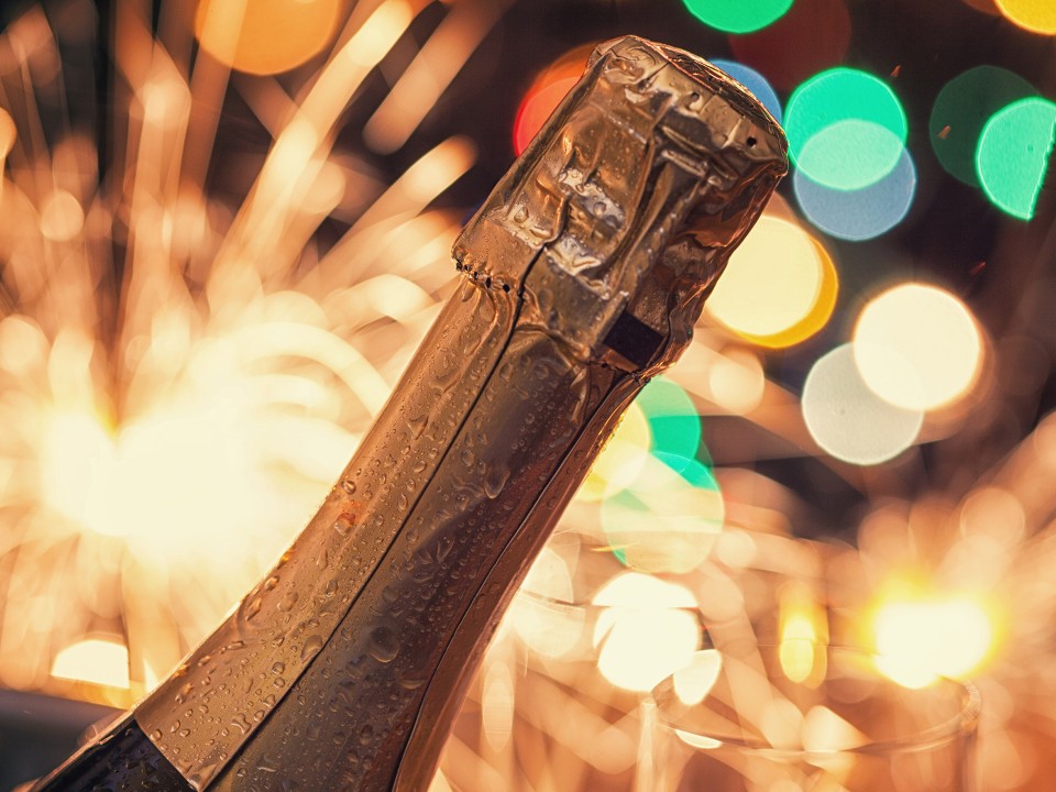 День шампанского без розовых очков: что на самом деле скрывают пузырьки в бокале