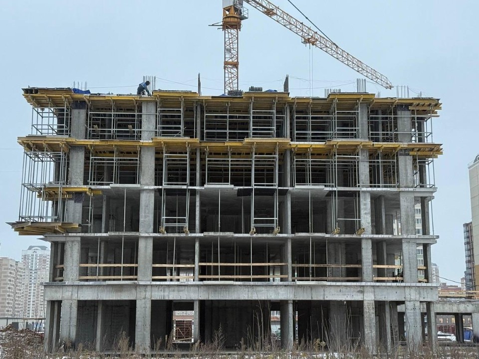 От бетона до витражей: в Балашихе строят новый ЖК — что сейчас происходит на стройке