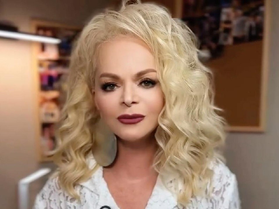 Долина на грани разорения? Певицу обяжут выплатить Лурье больше ₽112 млн