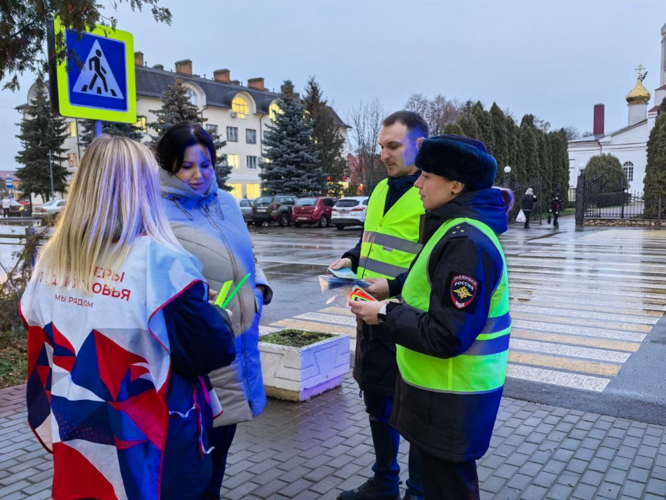 Как стать заметным в декабрьской тьме: объясняют автоинспекторы и волонтеры