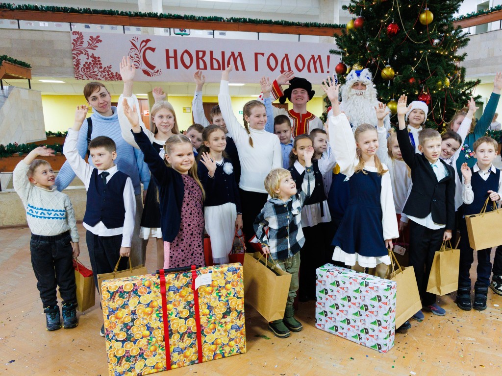 В Кашире исполнили мечты детей и вручили подарки к Новому году