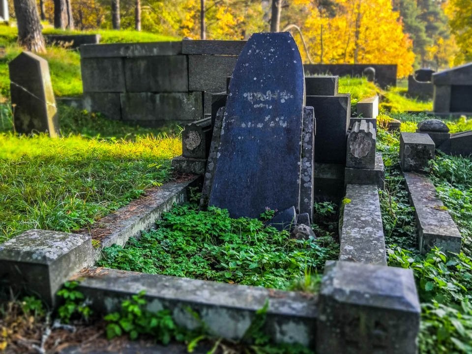 Безопасно и удобно: что изменилось на «Дерюзинском (новом)» кладбище после обустройства