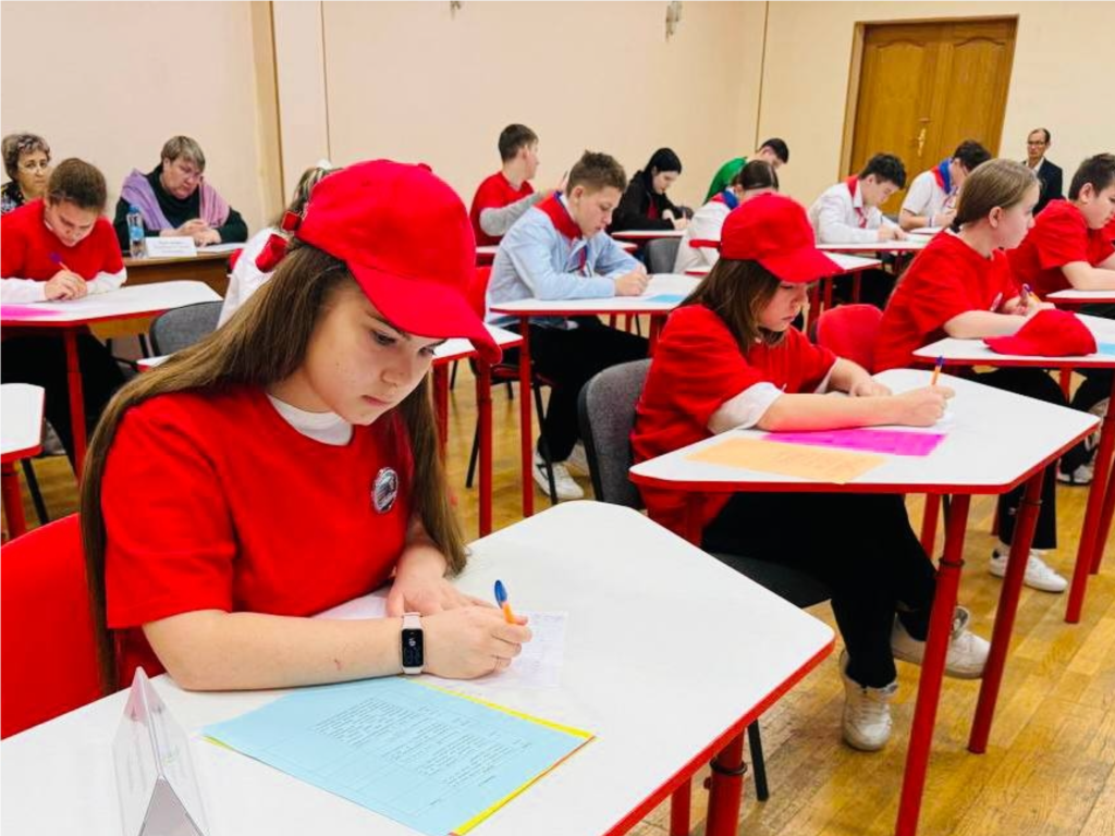 Бойцы логики и цифр: команда школы Чуйкова вошла в топ-3 на олимпиаде «Вершина»