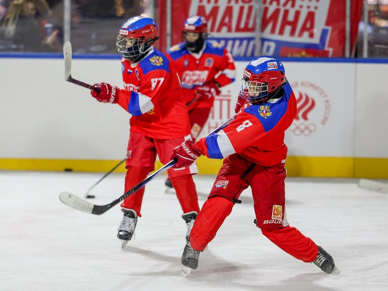 Стопами Овечкина: где в Подмосковье детей бесплатно научат играть в хоккей на новом проекте