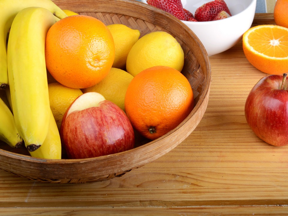 Диетолог назвала фрукт, который отвечает за молодость и здоровье кожи