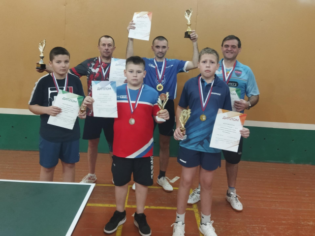 Теннисный поединок в Узуново: кто забрал золото турнира памяти Кабанова