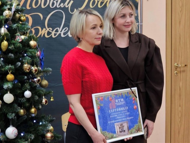 Деды Морозы в рабочих жилетах: неожиданные гости привезли в рузский центр «Созвездие» самый практичный подарок