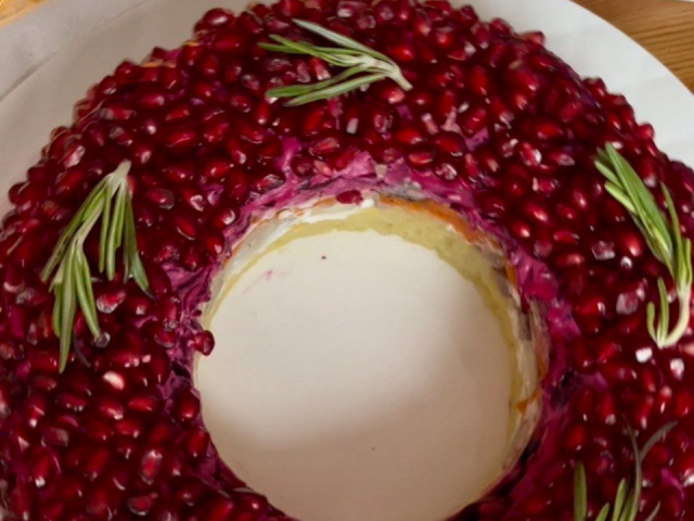 Надоел «Оливье»? Три необычных салата к Новому году от домохозяйки из Домодедова