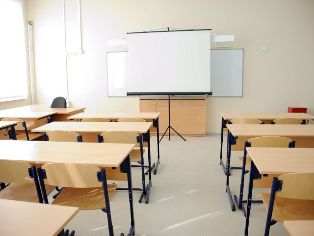 Фейерверки рядом со школой: в Мытищах разыскивают нарушителя общественного порядка