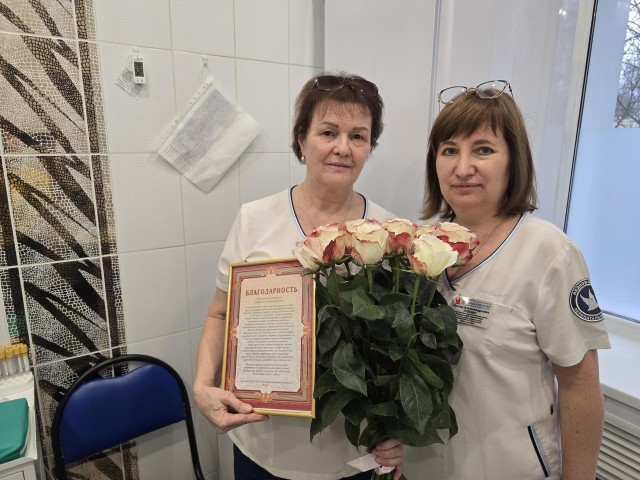 Когда уходит легенда: акушерка с 45‑летним стажем завершила карьеру в Видновском перинатальном центре