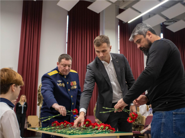 Шаповалов навечно в строю: во Фрязине открыли «Парту Героя»