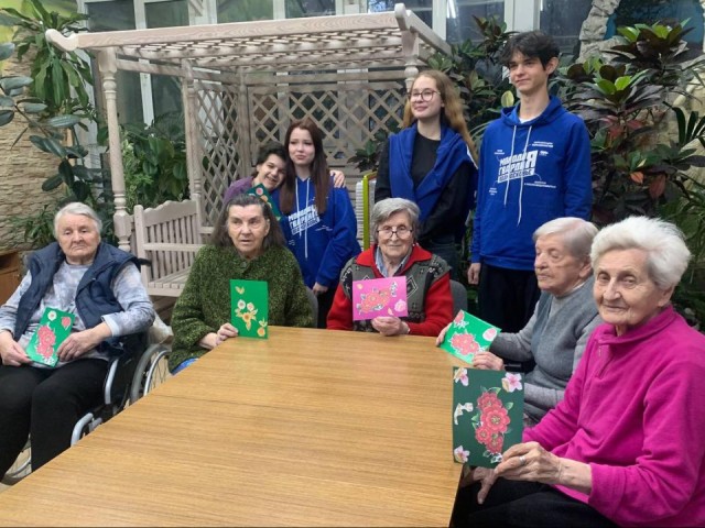 Не просто помощь, а праздник: как волонтеры Дмитрова превращают будни пожилых людей в яркие события