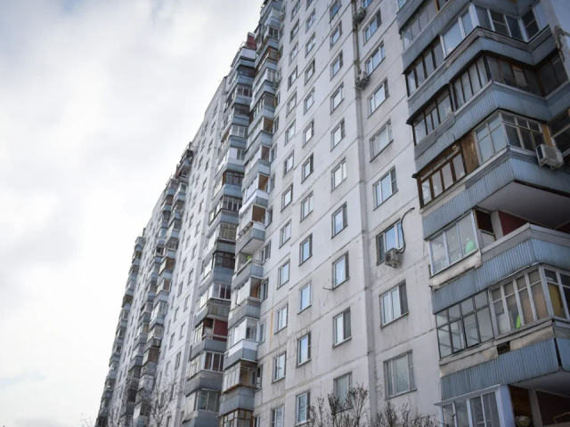 Администрация Химок объяснила причины отключений воды в доме на улице Бабакина