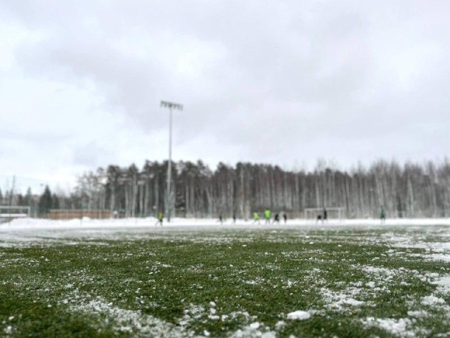 Подогрев вместо снегопада: как Лобня решила проблему зимних тренировок