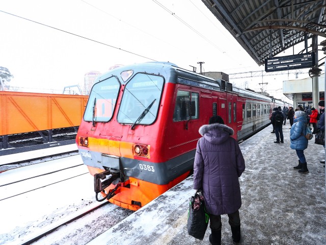 В Воскресенске зацепер проехался на поезде, рискуя жизнью