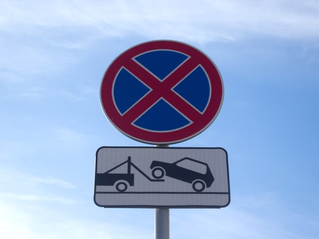 На Заводской улице установили знаки, запрещающие остановку и стоянку