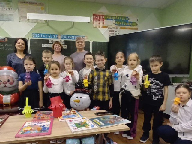 Елочные украшения из мусора сделали волоколамские школьники