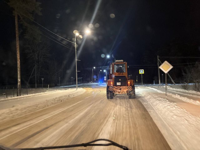 «У дорожных служб — ударное рабочее утро»: Шатура справляется с последствиями снегопада