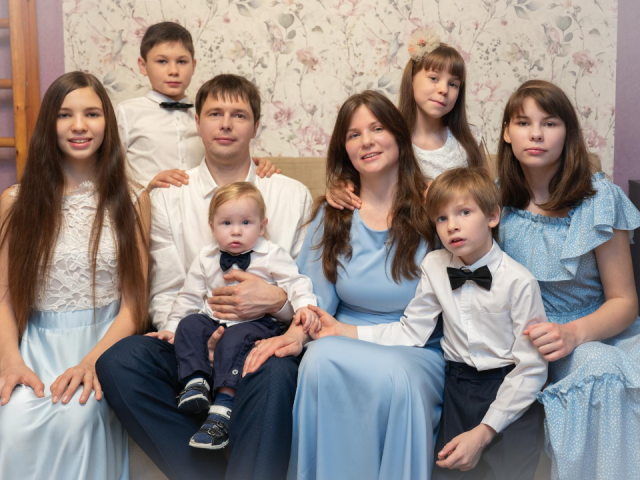 Новая выплата для молодых семей: в МО ₽300 тысяч выдают при рождении третьего и последующих детей