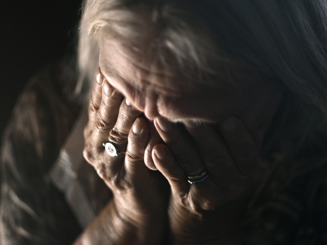 Живет в подъезде: в Котельниках дочь выгнала мать из квартиры