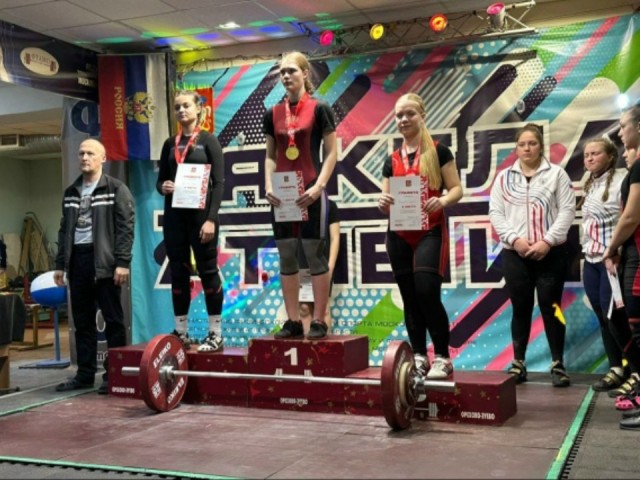 Клинчанка взяла бронзу на областных соревнованиях по тяжелой атлетике