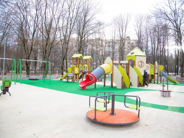 Три детские площадки обновят в Звездном городке в 2026 году