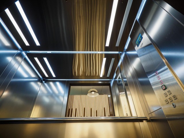 Лифт‑энергосберегатель: как Серпуховский завод научил подъемник возвращать электричество