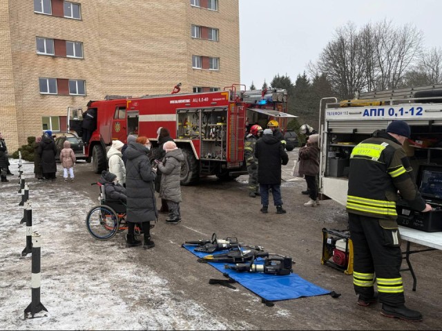 Спасатели против страха: как пожарные учат детей не паниковать при пожаре