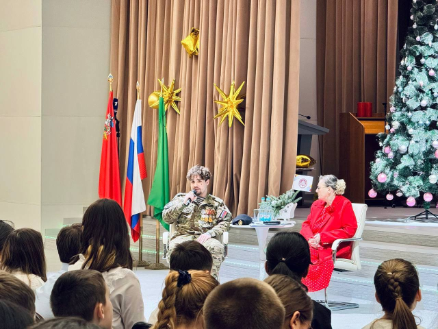 Живая история: командир взвода «Ветераны» поделился с школьниками в Котельниках боевым опытом