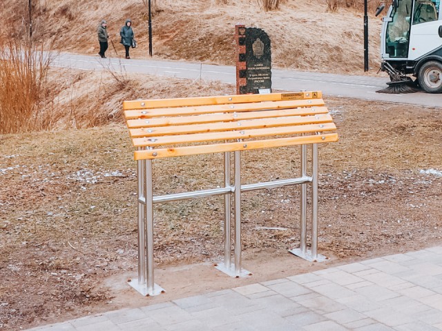 Парки Клина стали доступнее для всех: у концертных сцен установили мебель для маломобильных граждан