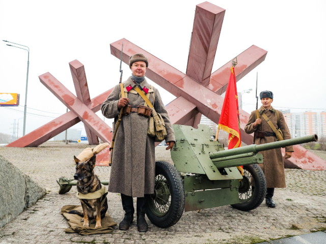 У монумента «Противотанковые ежи» почтили память героев битвы за Москву