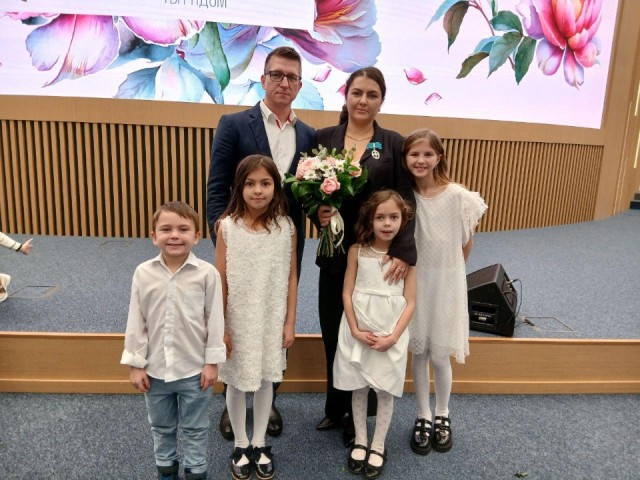 Шестеро детей — одна награда: история Анны Саморуковой, чей многолетний труд оценили орденом «Материнская слава»