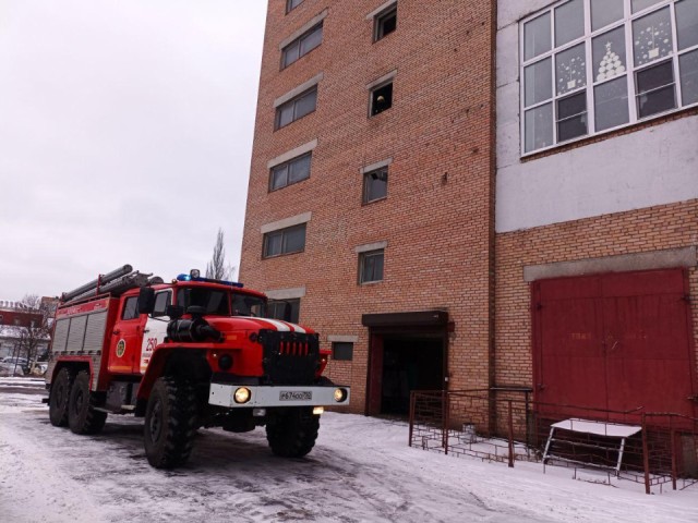 Огненная ловушка: как пожарные спасали людей и тушили огонь на предприятии в Орехове-Зуеве