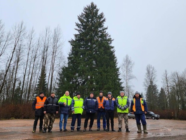 Новогодняя операция «Переезд»: подмосковные дорожники обеспечили логистику для 26-метровой «клиентки»