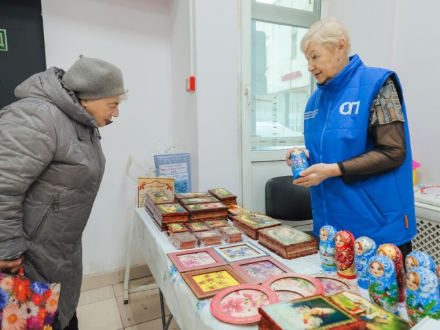 Шкатулки и декоративные тарелки: что еще продают на благотворительной ярмарке в Сергиевом Посаде