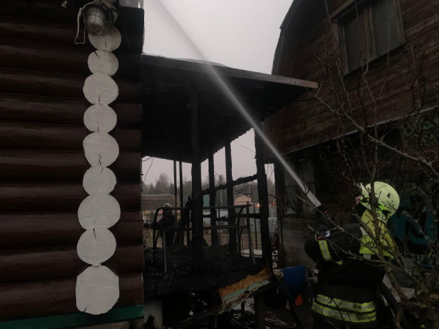 Баня в огне, соседи в безопасности: спасатели ликвидировали пожар в Орехово-Зуевском городском округе