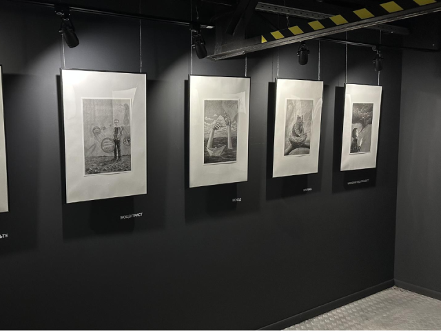 Выставка графических картин и авторских стикеров открылась в молодежном центре «Победа»