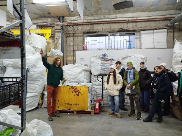 В Королеве школьникам открыли мир переработки: какие отходы принимают в экоцентре и куда их отправляют дальше