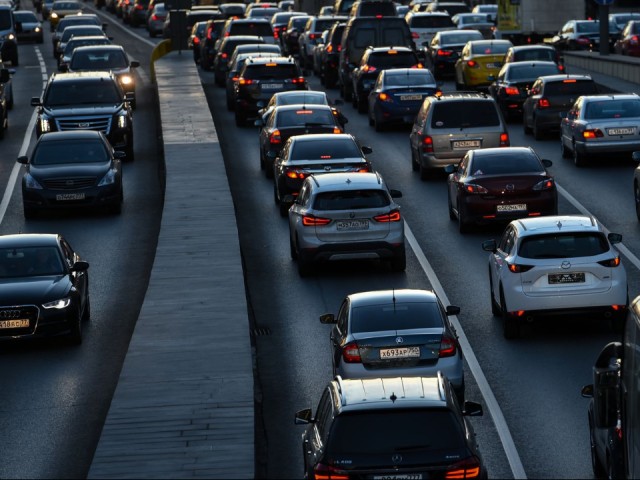 Предновогодний коллапс: по каким дорогам Подмосковья вечером во вторник сложнее всего проехать